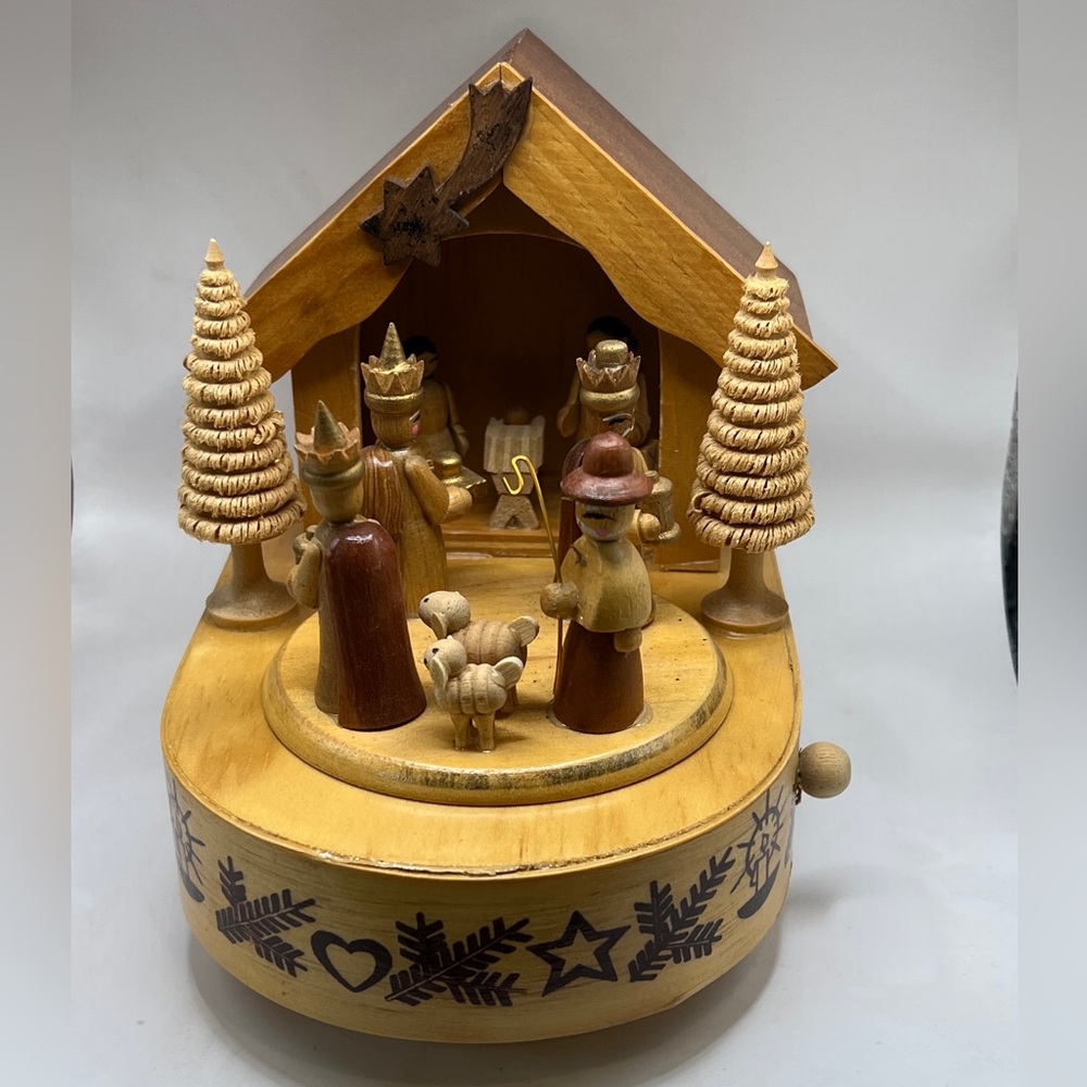 Erzgebirge Expertic Wooden Nativity Music Box - Picture 2 of 8